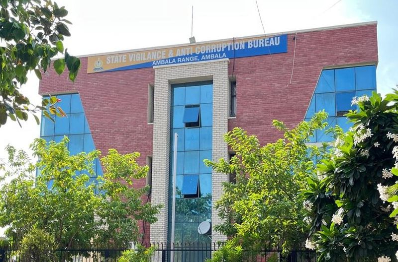 Hisar man posing as Haryana vigilance official caught taking Rs 50,000 bribe