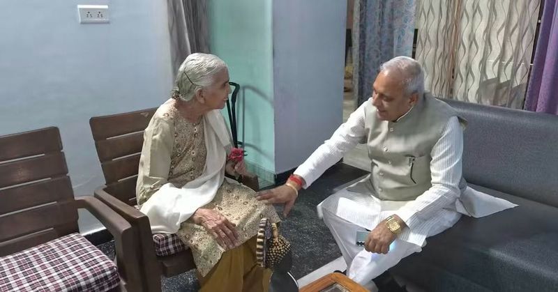 Haryana minister Gangwa seeks blessings from former teacher on Teacher’s Day