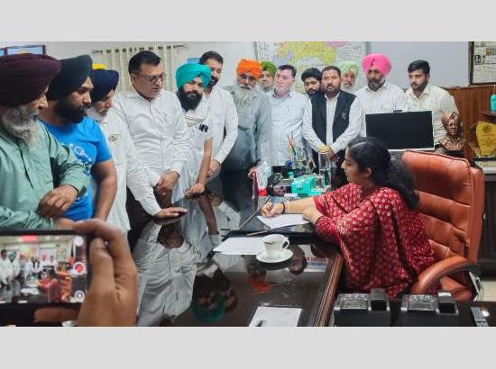 Various outfits demand 27% quota for backward classes; memorandum submitted to DC